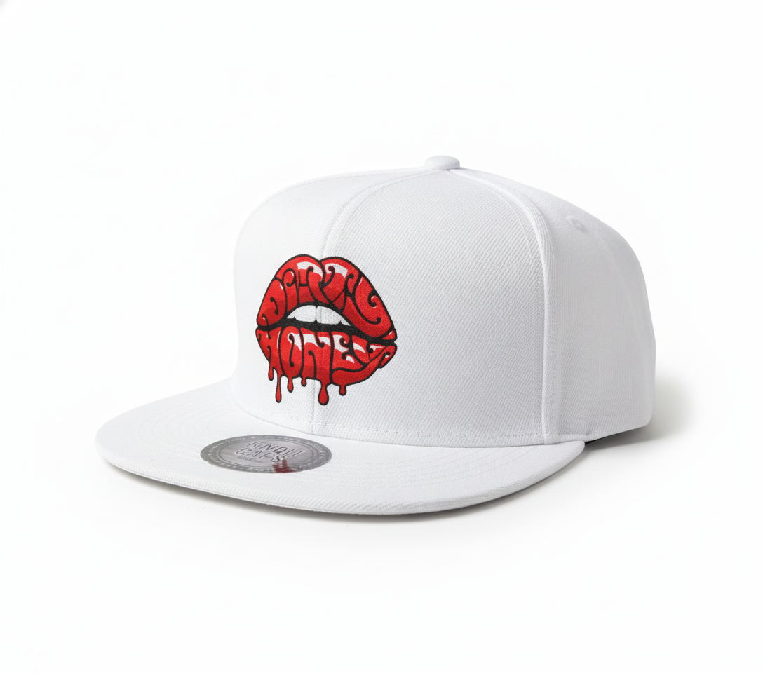 Gorra Snapback Blanca - Diseño Labios "Dark Honey"
